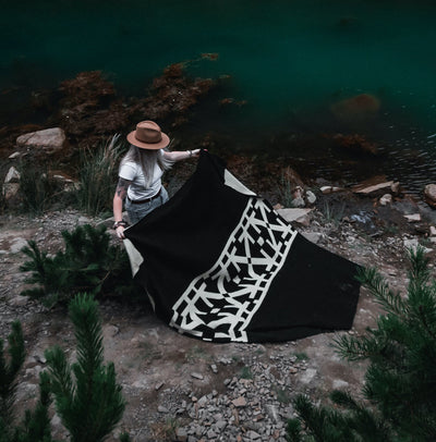 Destino Blanket | Natural / Black
